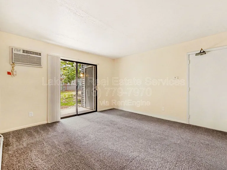 Maple Leaf Apartments — Photo 12