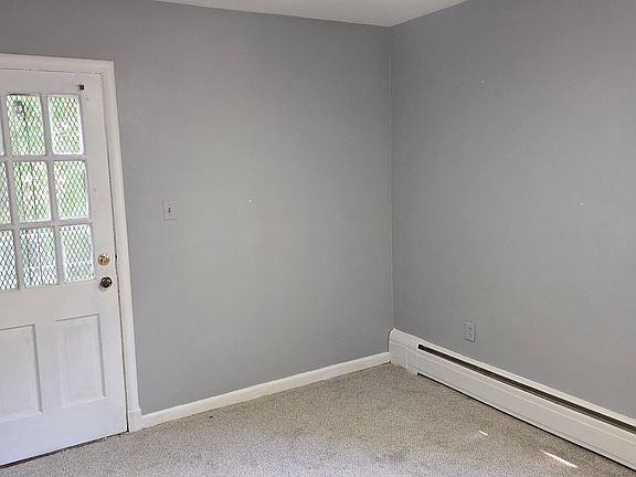 5th image of 704 Chaney Dr APT 4
