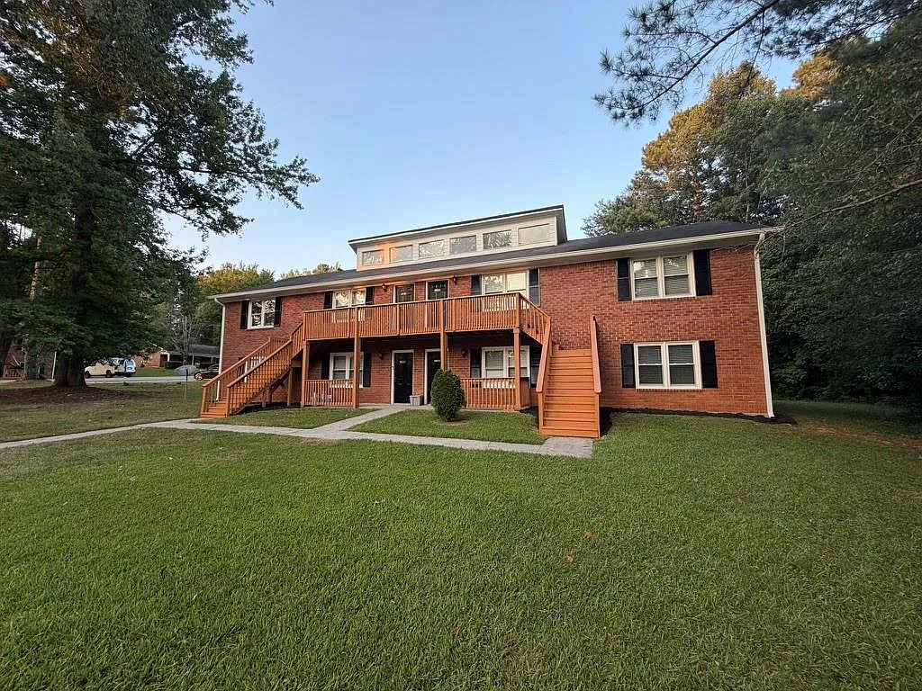 2 bed, 2.0 bath, 2148 sqft, $1,400 — Photo 3