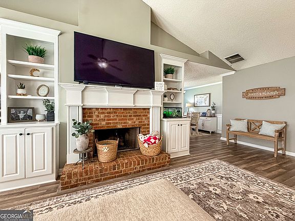5th image of 255 River Mist Cir
