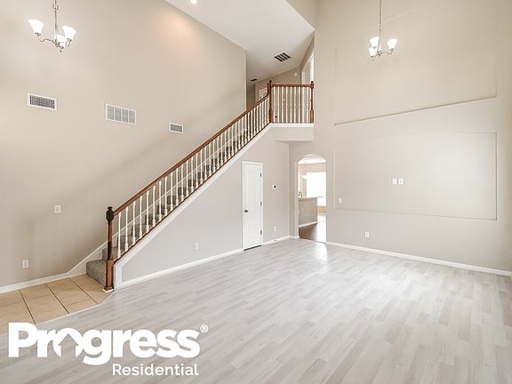 5th image of 637 Acorn Chase Dr