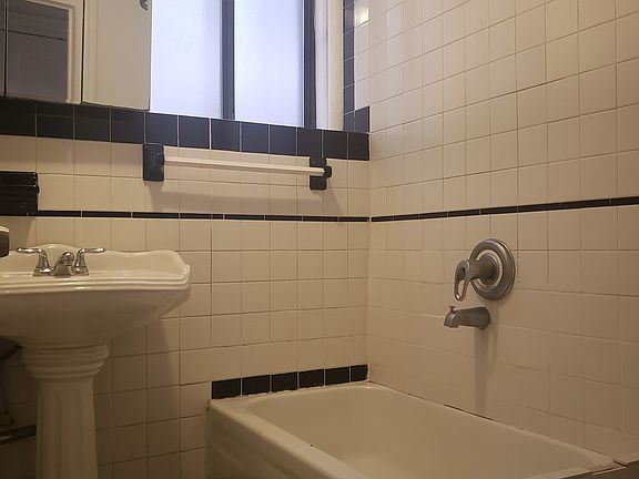 4th image of 300 W 49th St APT 510