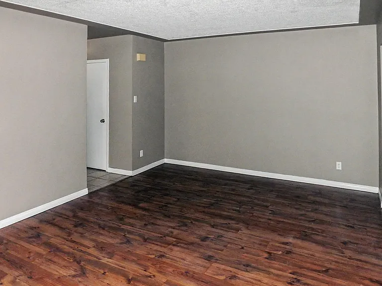 10619 104th St NW — Photo 9