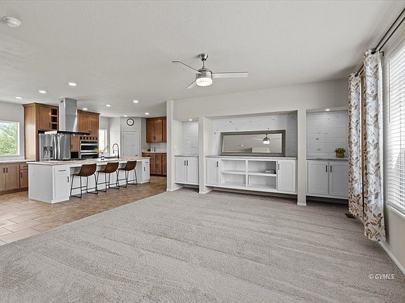 3rd image of 510 S Arena Way