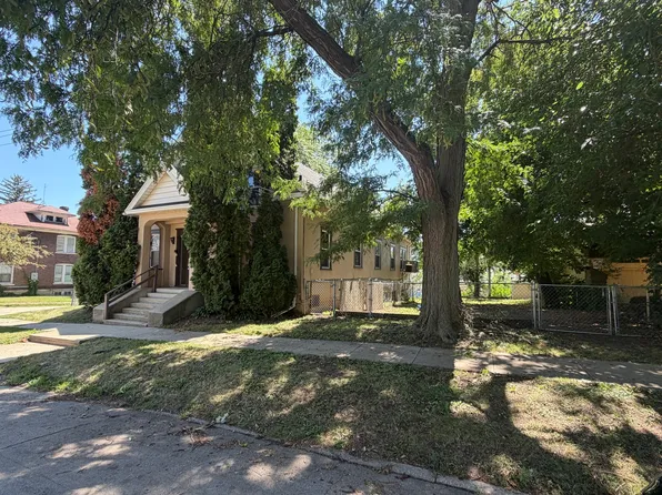 537 W Pleasant St, Freeport, IL 61032