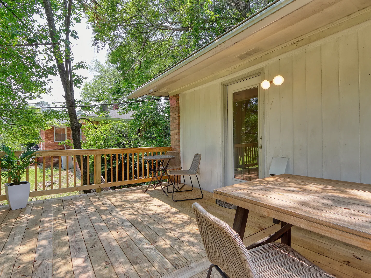 933 Gabriel Rd — Photo 4