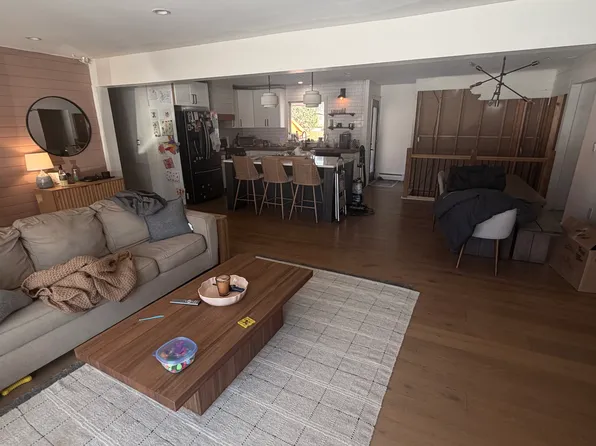 3212 N 104th St, Wauwatosa, WI 53222