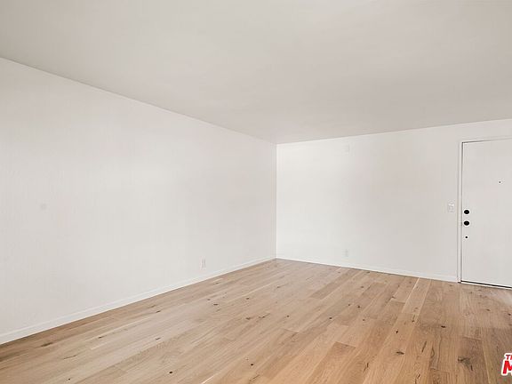 4th image of 525 N Sycamore Ave APT 409