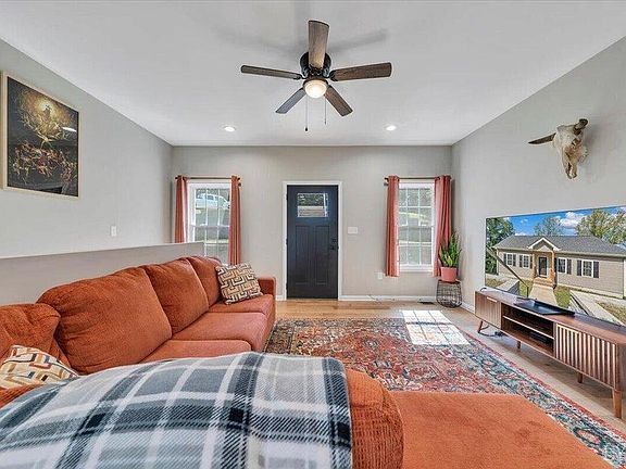 5th image of 142 Chenault St