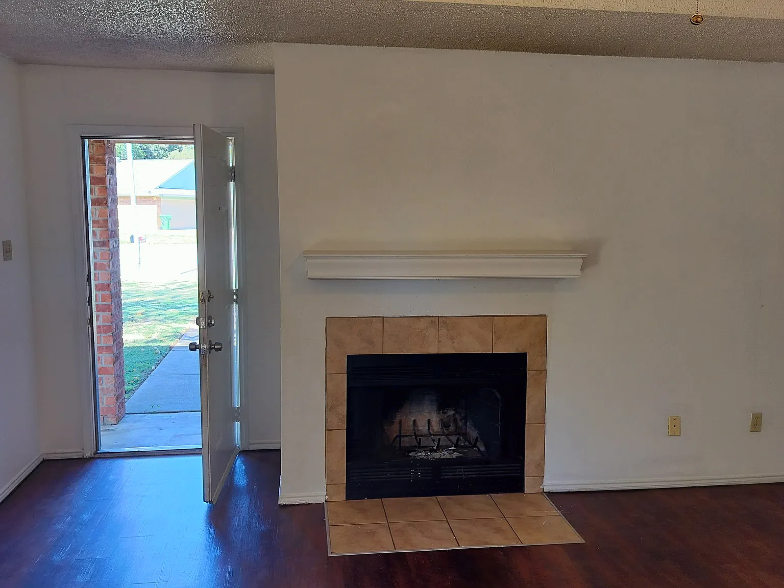 3 bed, 1500 sqft, $2,000 — Photo 4
