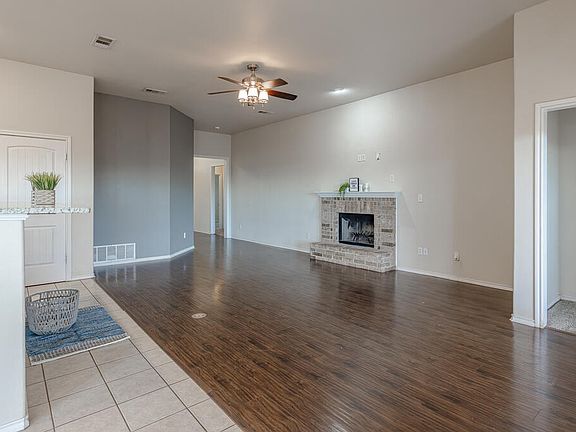 4th image of 9703 Hawthorne Ct
