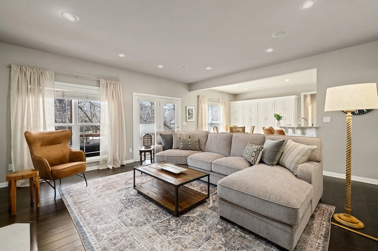 6 bed, 4.0 bath, 4337 sqft, $9,989 — Photo 1