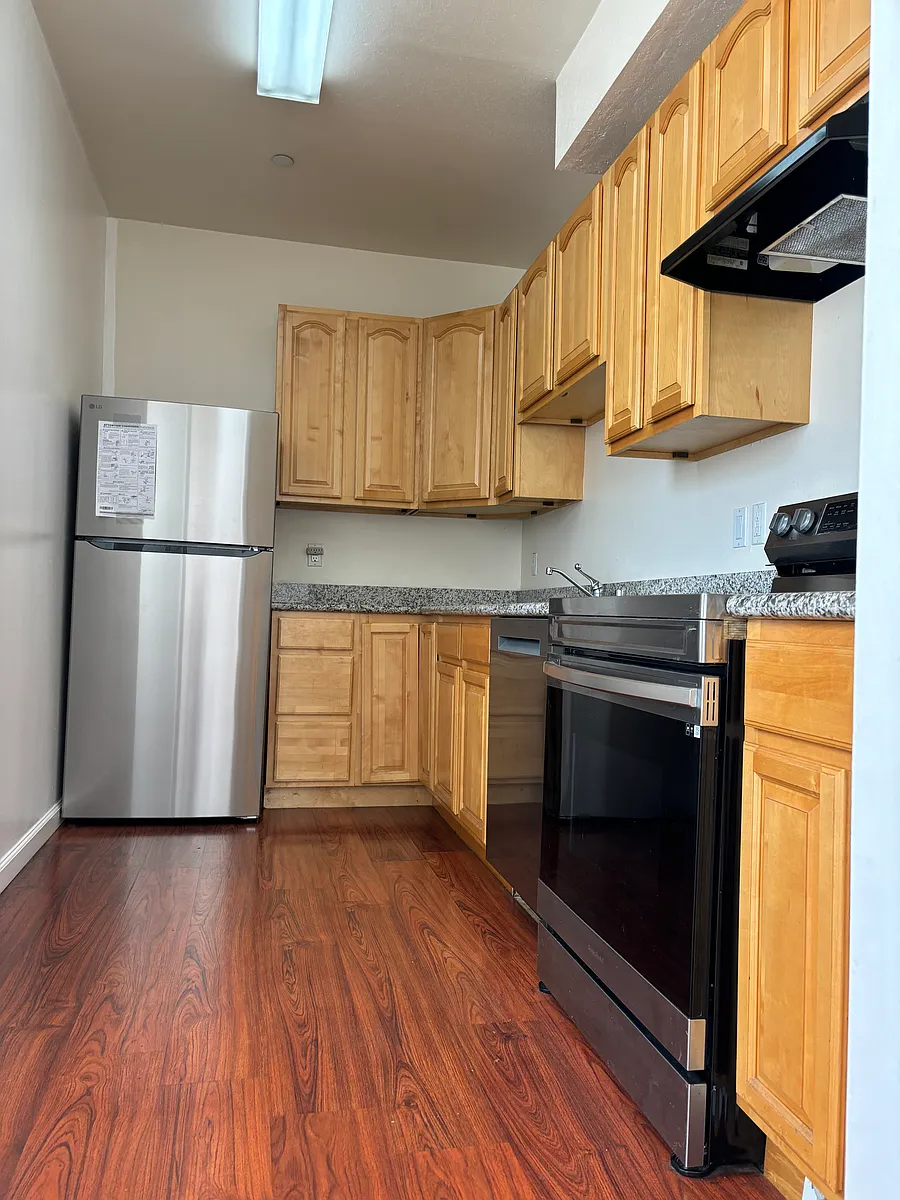 Kitchen - 2445 Telegraph Ave #204