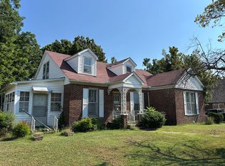 318 E Main St, Bradford, TN 38316
