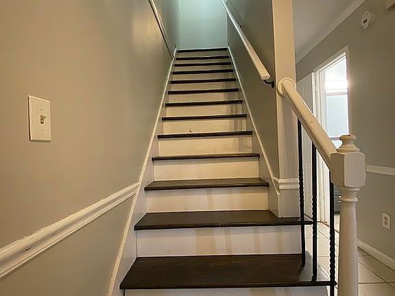 2nd image of 2937 Governors Ct