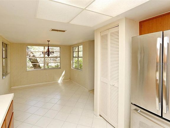 4th image of 10601 Seminole Forest St E