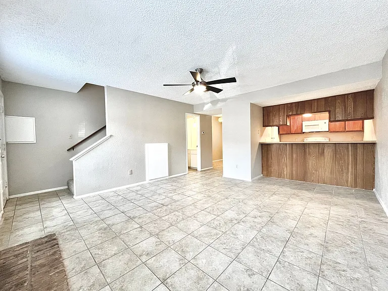 1247 Dallas Dr — Photo 3