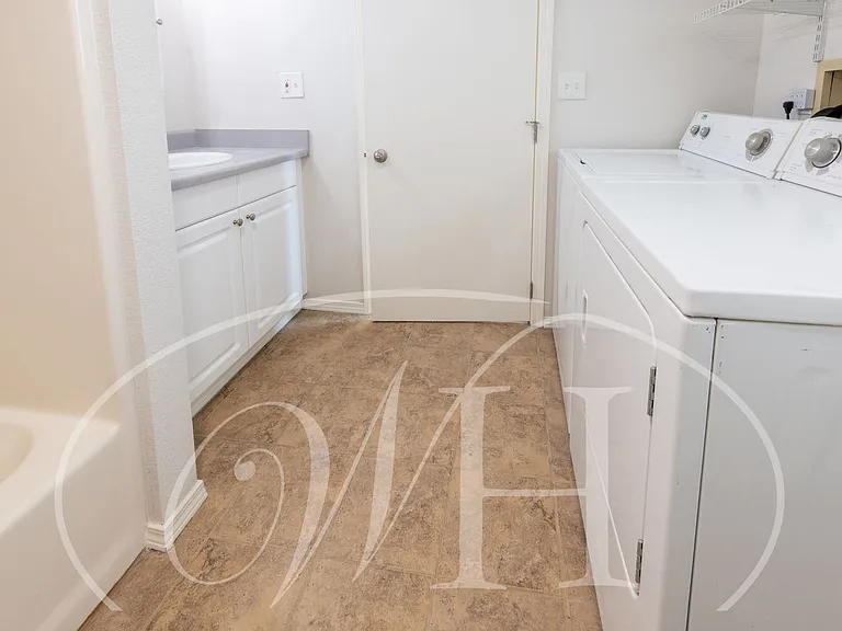 37 NW Evans Ave — Photo 19