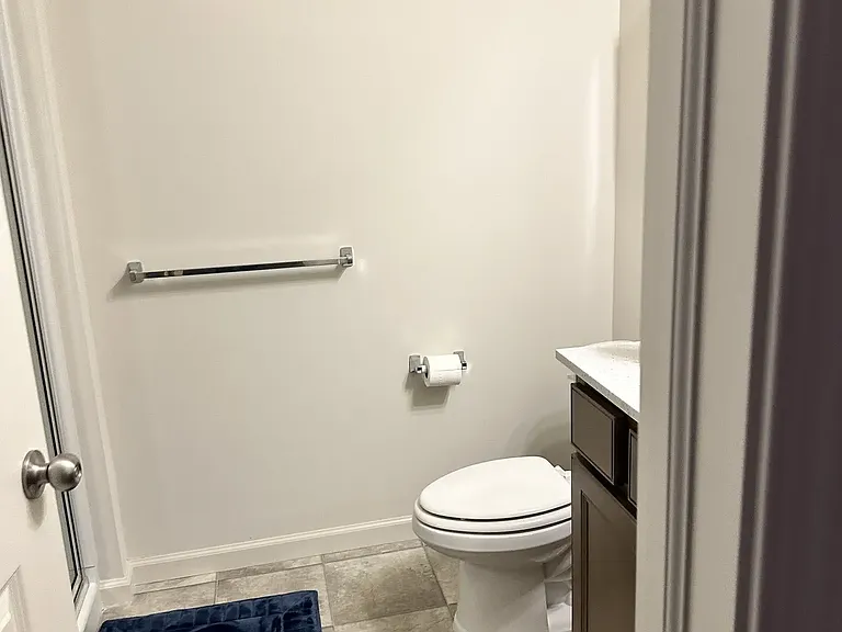 Full bath near In-laws bedroom suite