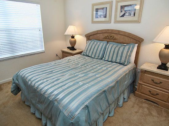 WH5P7756TS-queen-master-bedroom