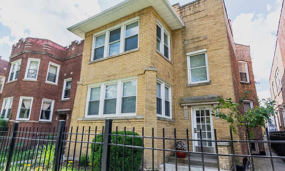1st image of 6218 N Oakley Ave #1