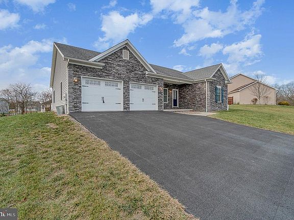 3rd image of 35 Sir William Dr