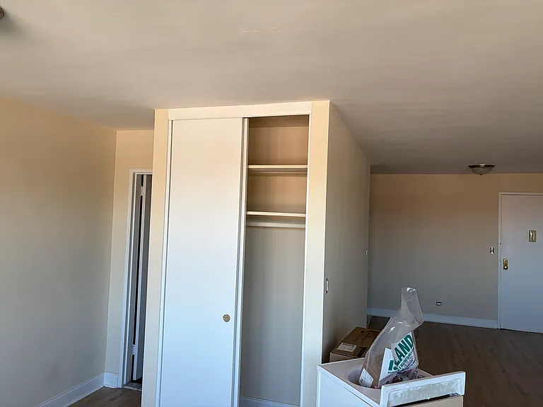 16420 Highland Ave #9R — Photo 6