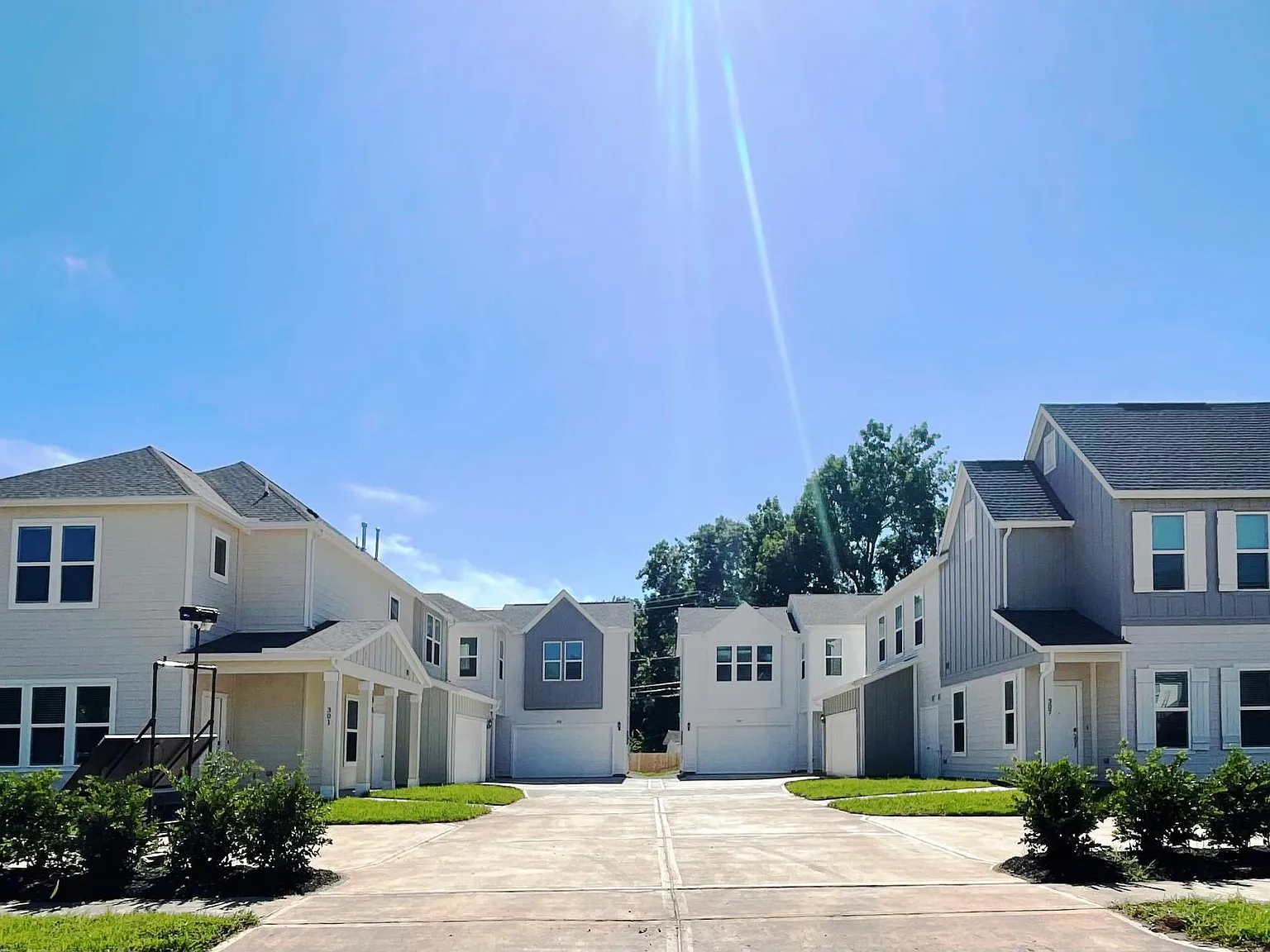 Lakewood Manor — Photo 3