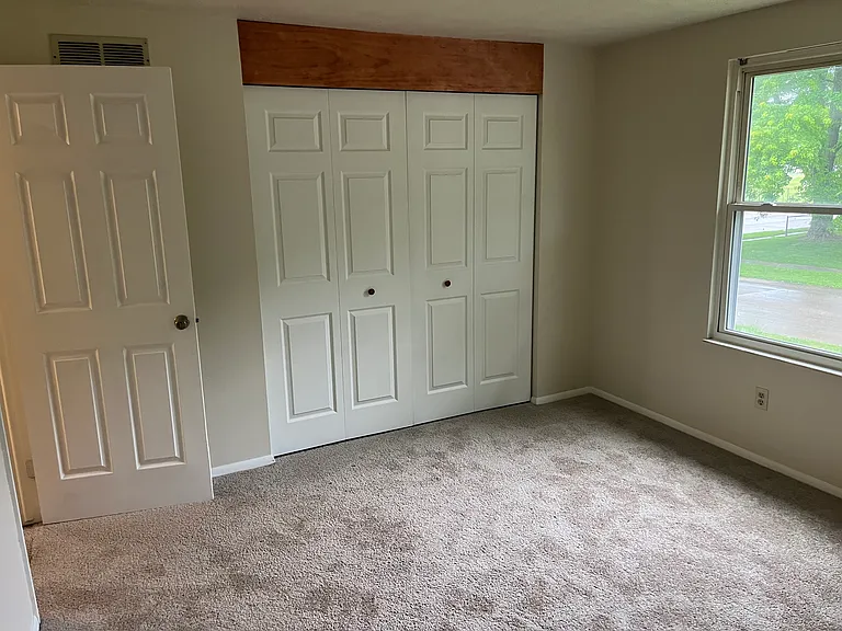 8734 Crestpointe Dr — Photo 11