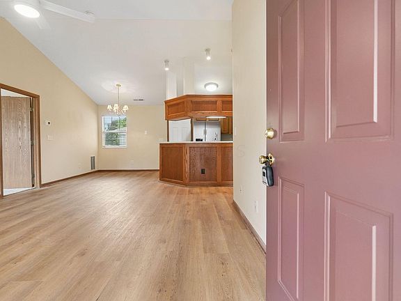 4th image of 37 Northpointe Ln