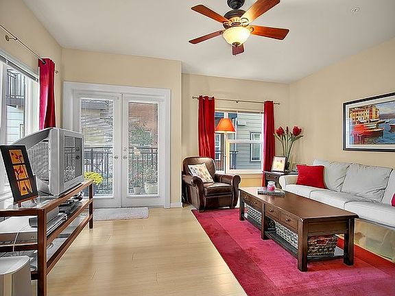 5th image of 1026 NE 65th St #B317