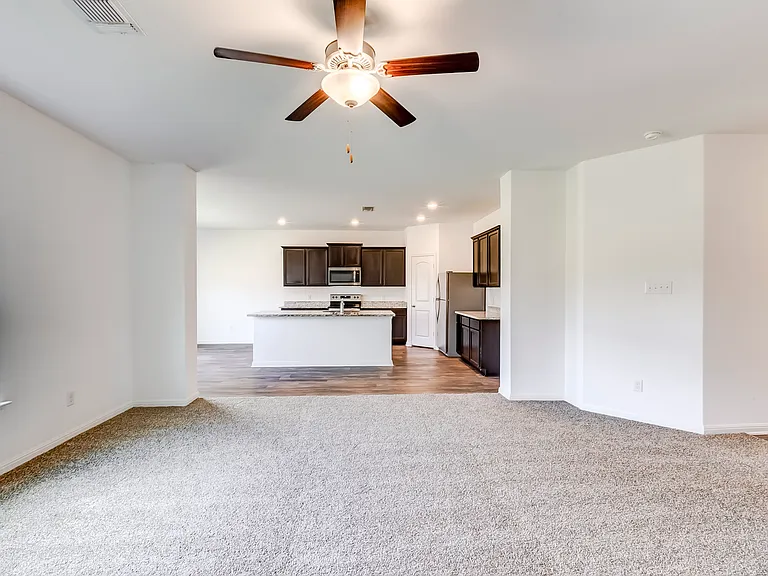 117 Fairfax Ln — Photo 8