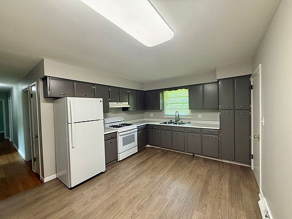 4th image of 209 Flintridge Dr #B