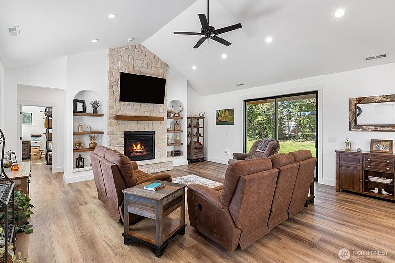 5th image of 8170 LoneStar Lane