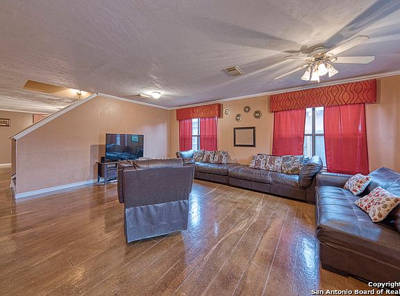 4th image of 8231 Bent Meadow Dr