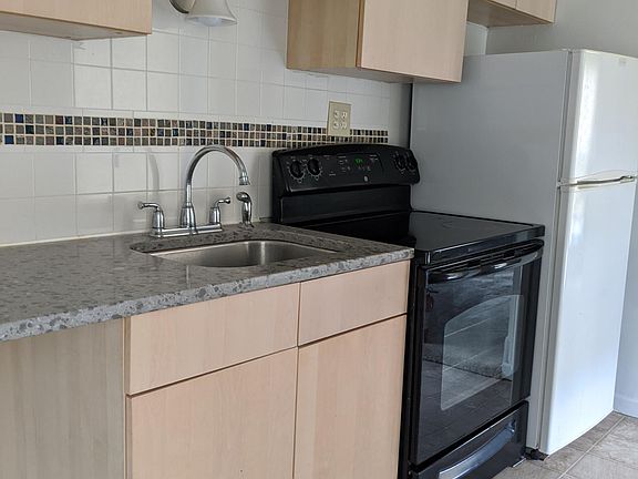 2nd image of 319 Pearl St #2
