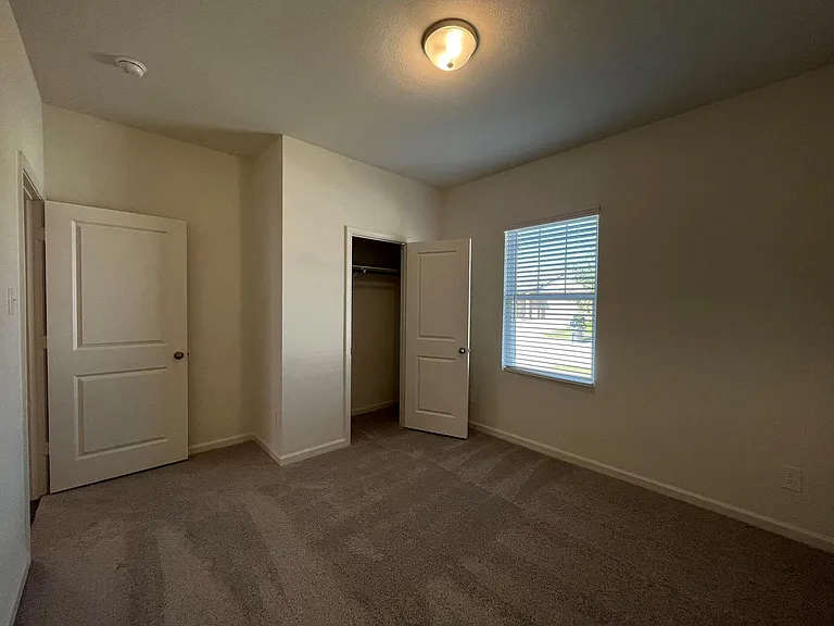 786 Yorkshire Dr — Photo 17
