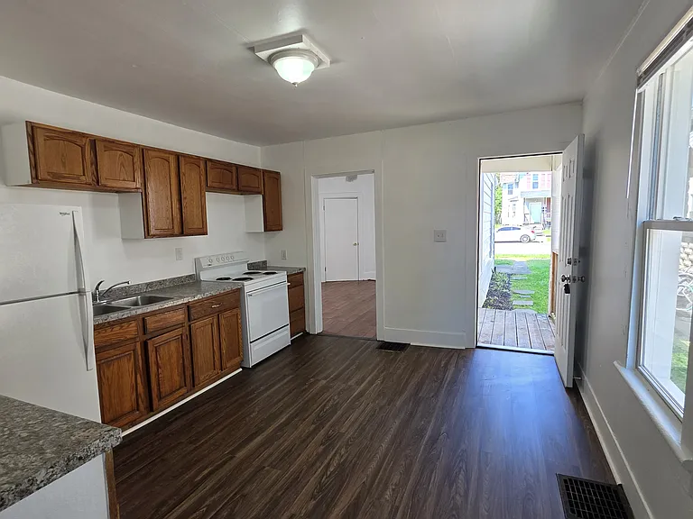 150 S 5th St — Photo 17