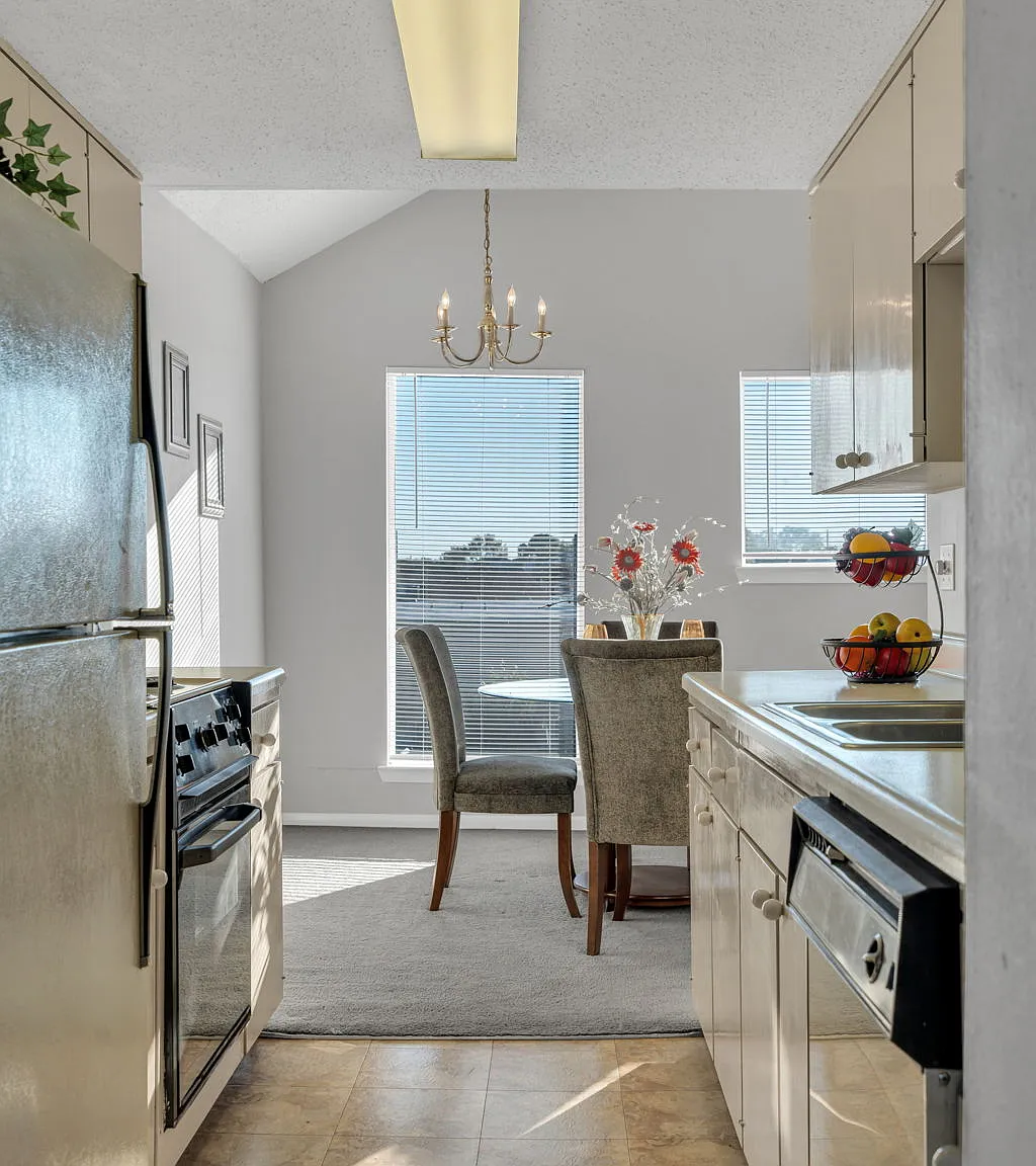 Windsong Apartments — Photo 4