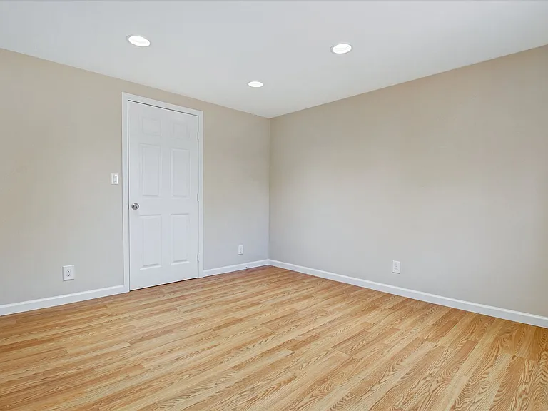 14 Castlemont Ave — Photo 22