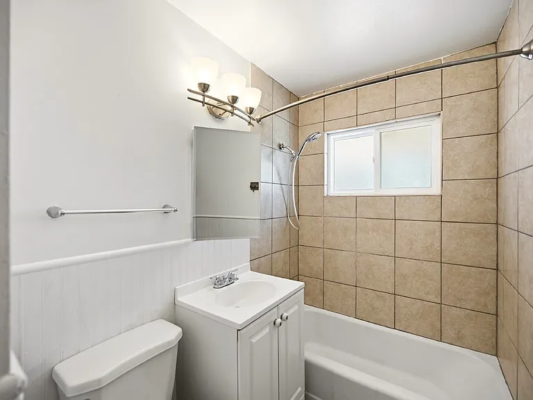 2400 Valley View Dr — Photo 13