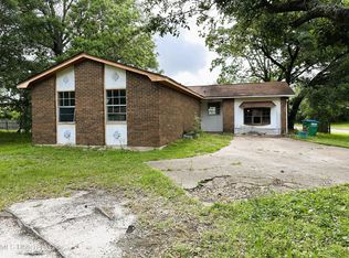 1202 Cherokee St, Pascagoula, MS 39581