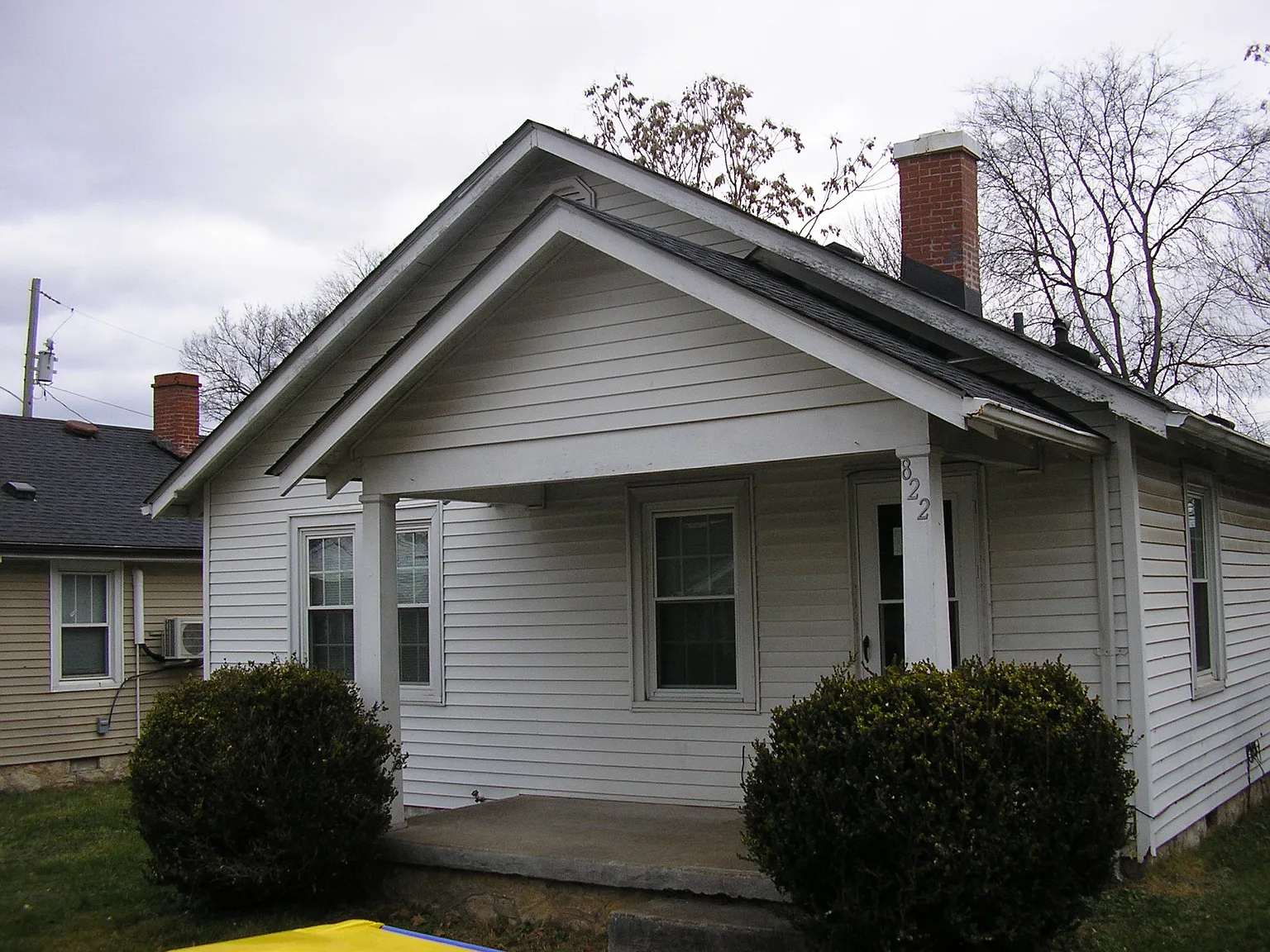 822 Winona Avenue — Photo 1