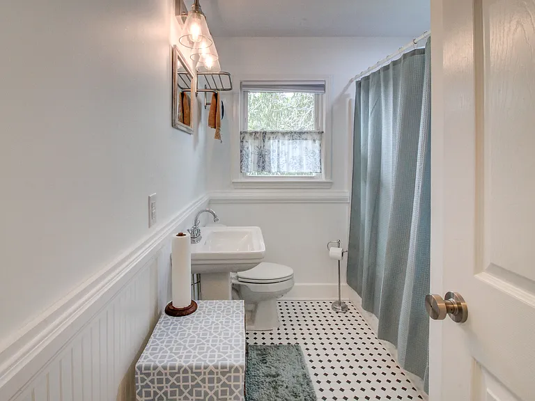 1206 Shepard St — Photo 12