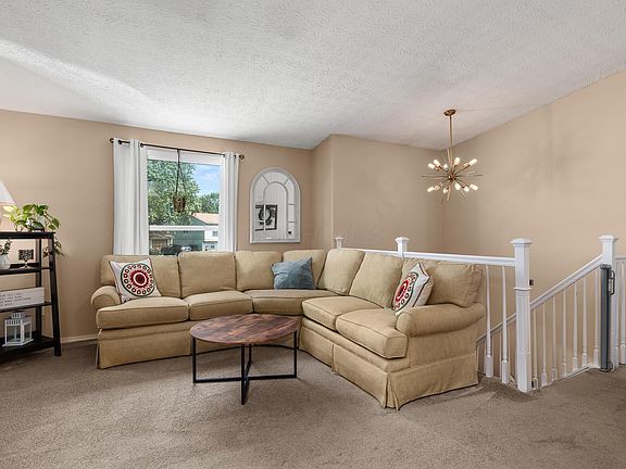 4th image of 995 Swanton Ct