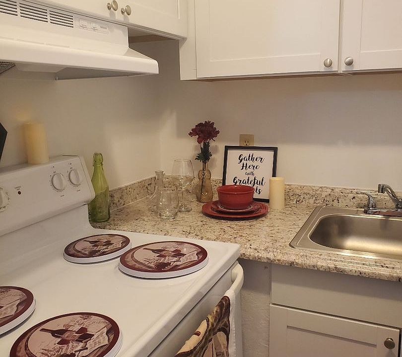 1st image of 902 M St SE APT 18