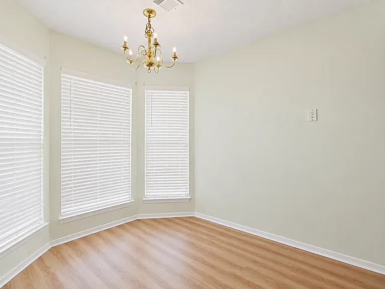 10331 Oak Leaf Dr — Photo 4