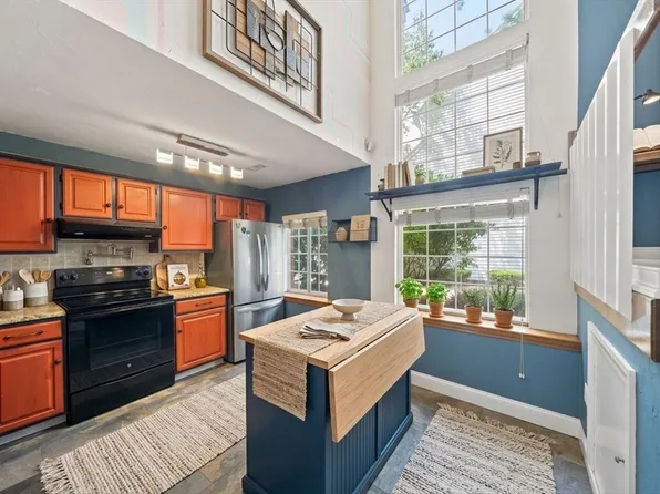 171 Tall Oaks Dr Unit F, Weymouth, MA 02190
