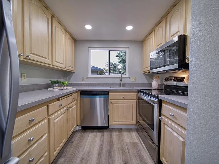 1178 N Abbott Ave — Photo 9