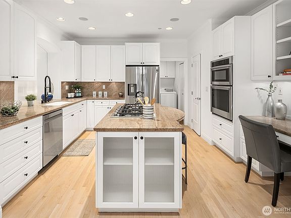 4th image of 535 100th Avenue NE #2B